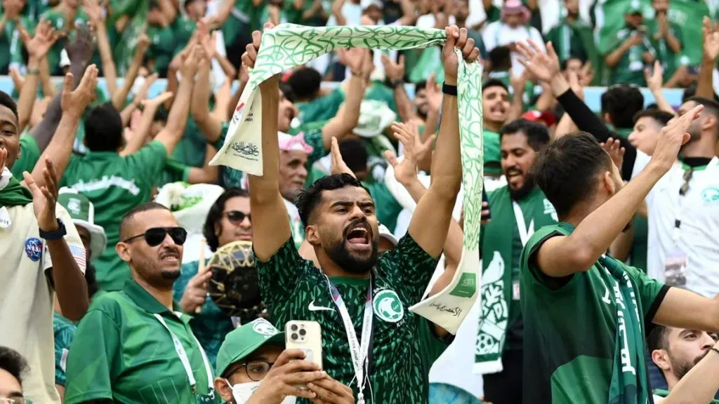 Hinchas de Arabia Saudita celebran aquel triunfo contra Argentina