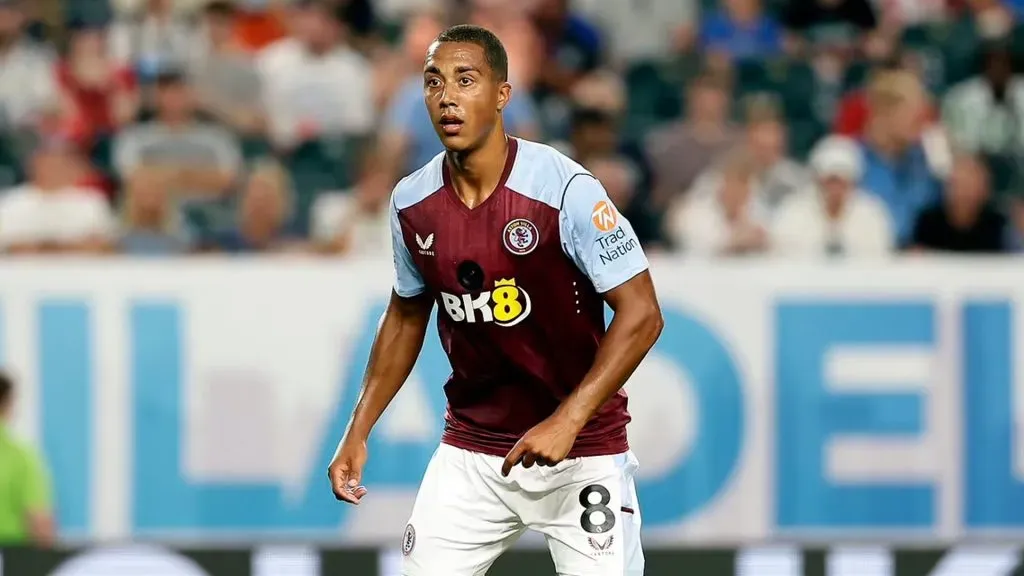 Youri Tielemans portó una cámara en su camiseta en múltiples amistosos de pretemporada con el Aston Villa.