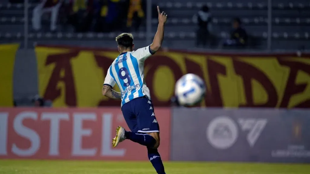 Nicolás Reniero celebrando un gol en la Copa Libertadores con Racing. (Prensa CONMEBOL)