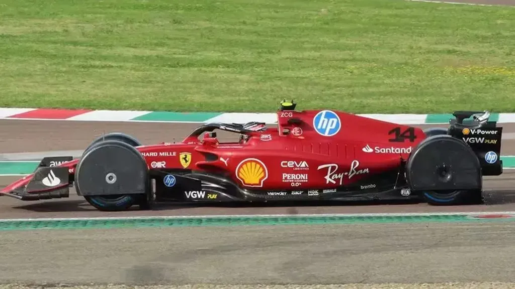 Ferrari probó con los cubrerruedas en Fiorano.