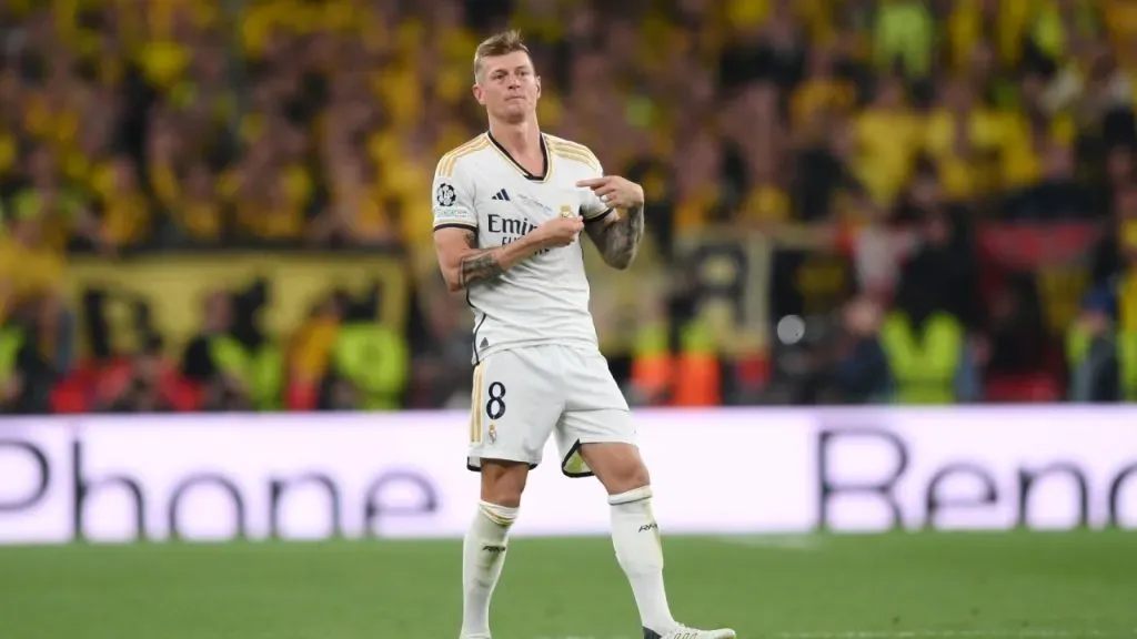 Toni Kroos se señaló el escudo en pleno festejo de gol (Getty Images).