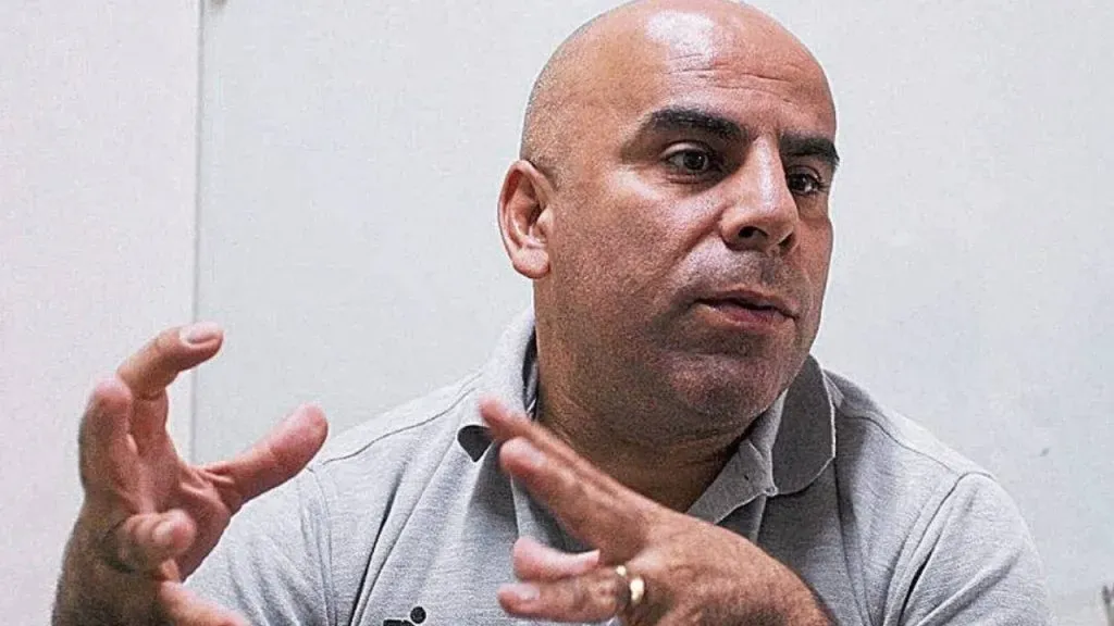 Mauricio Serna, miembro del Consejo de Fútbol de Boca, fue el primero en contactar al entorno de Martínez (IMAGO / ZUMA Wire).