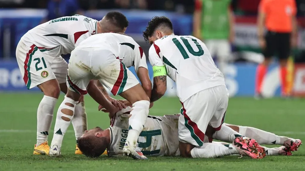 Sus compañeros fueron los primeros en socorrerlo.