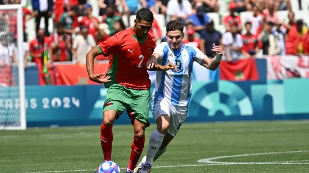 Achraf Hakimi contra Julián Álvarez, uno de los duelos de Argentina vs. Marruecos.