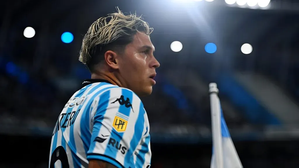 Juanfer Quintero busca una salida de Racing.