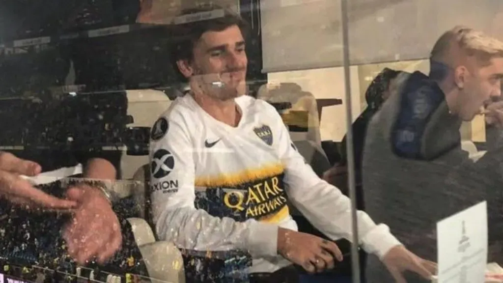 Griezmann en el Bernabéu, alentando a Boca.