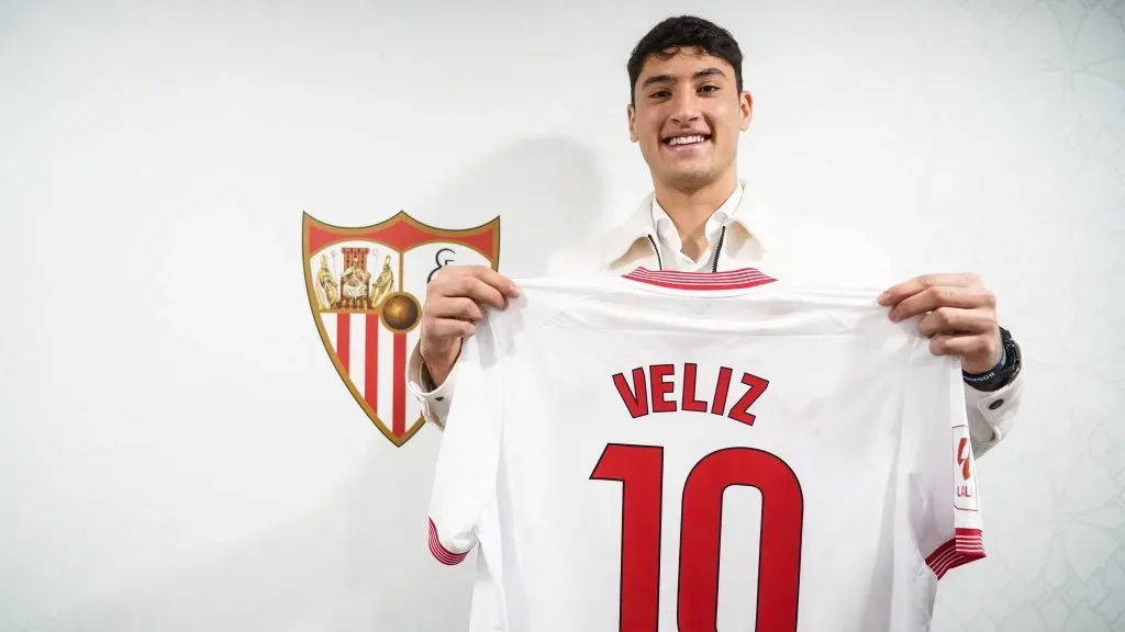 Alejo Véliz jugó menos en Sevilla que en Tottenham.