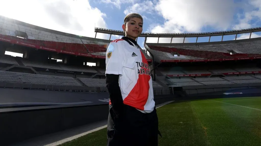 Cazzu de visita en el Estadio Monumental (Prensa River)