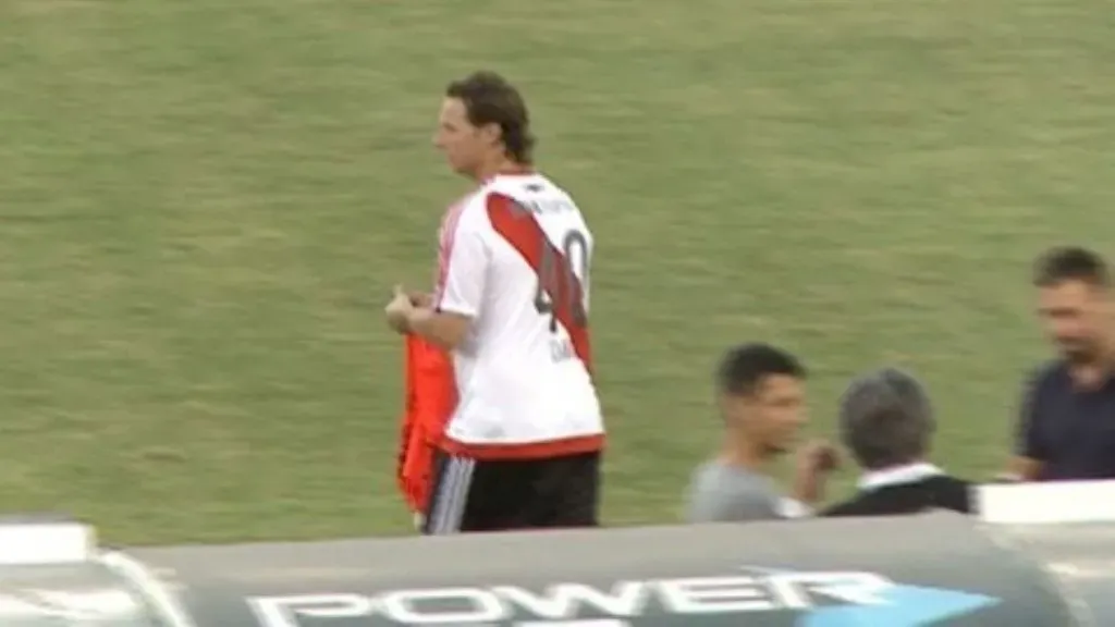 El “Rey David” jugando un partido en el Monumental (Captura TV)