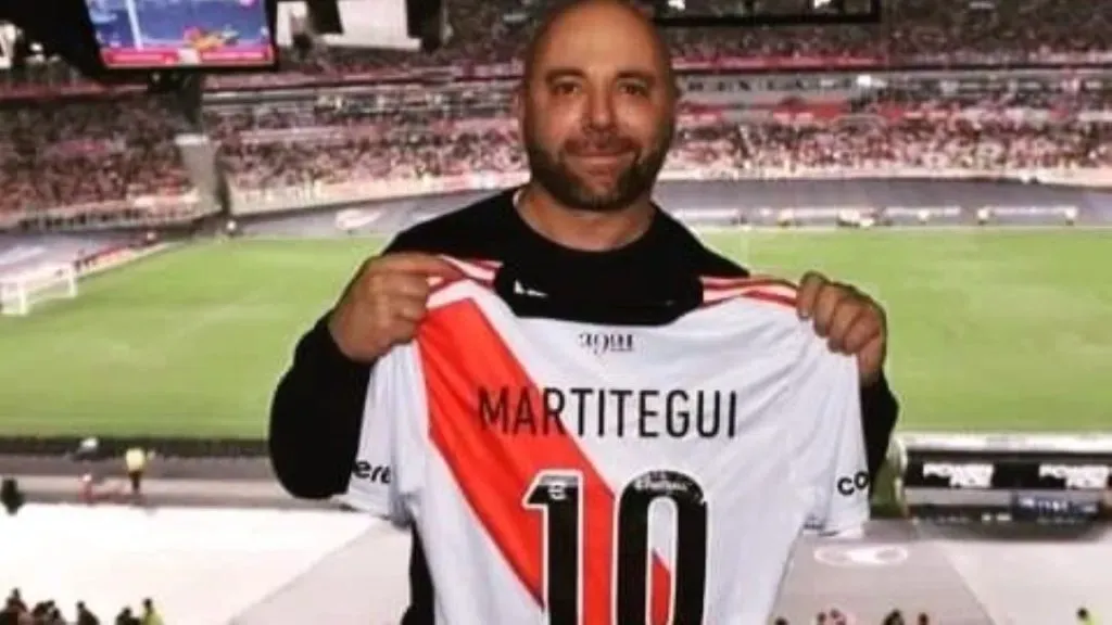 Martitegui se mostró como un verdadero fan del “Millo” (Prensa River)