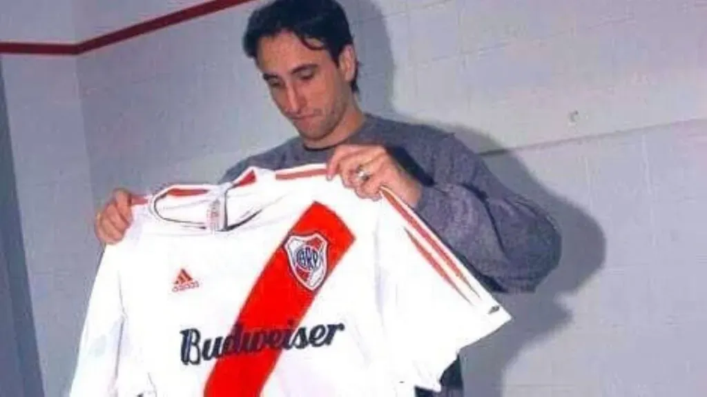 “Manu” en San Antonio, con su camiseta de River (X)