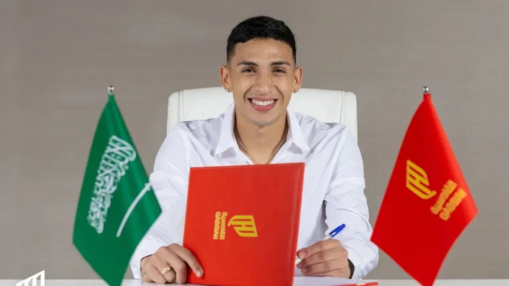 Equi Fernández reforzó al equipo recién ascendido a la máxima categoría del fútbol de Arabia Saudita.