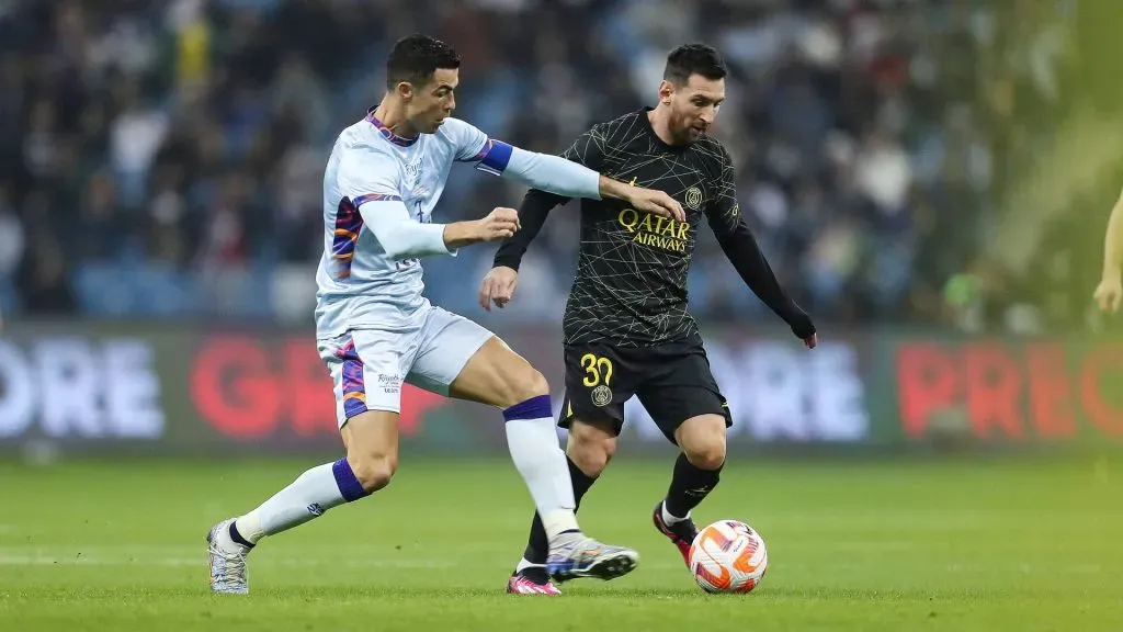 Crstiano Ronaldo vs. Lionel Messi, en el último enfrentamiento entre ambos hasta el momento, en un partido amistoso entre Riyadh All-Star XI y Paris Saint-Germain en 2023. (Imago)