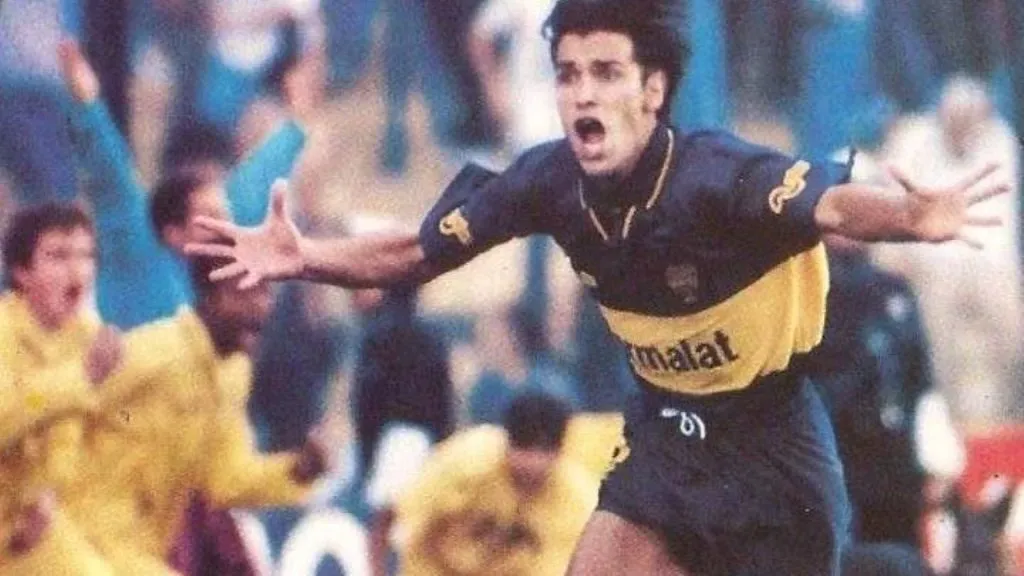 Grito de gol con la camiseta xeneize (Historia de Boca)