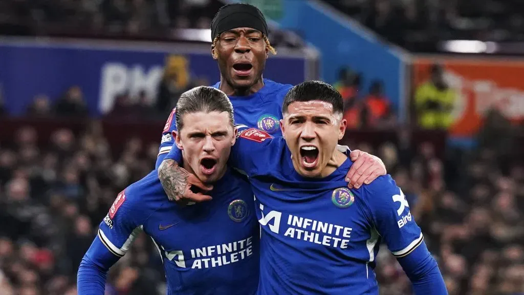 Noni Madueke, Conor Gallagher y Enzo Fernández en Chelsea