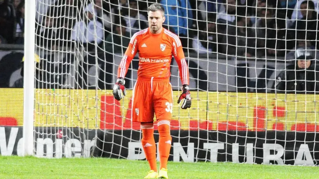 Chiarini en uno de los 19 partidos que jugó en River. Foto Archivo.