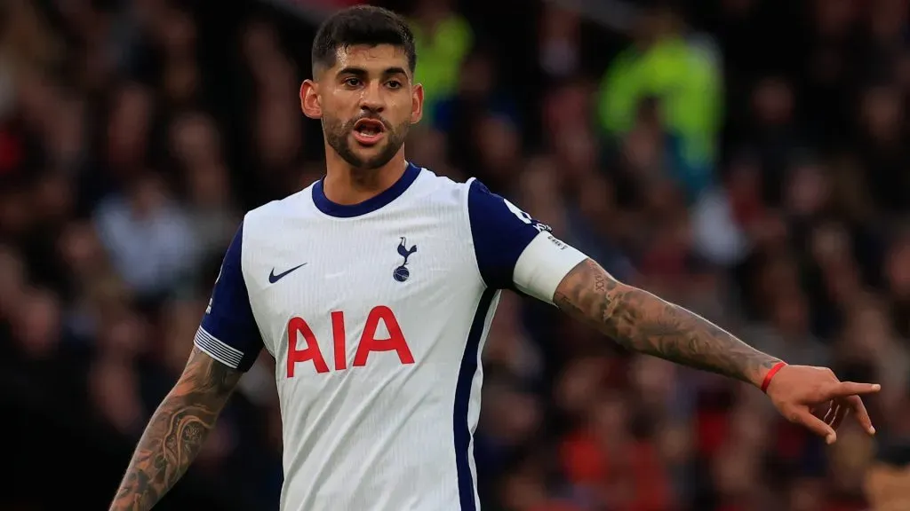 Cristian Cuti Romero con el Tottenham Hotspur