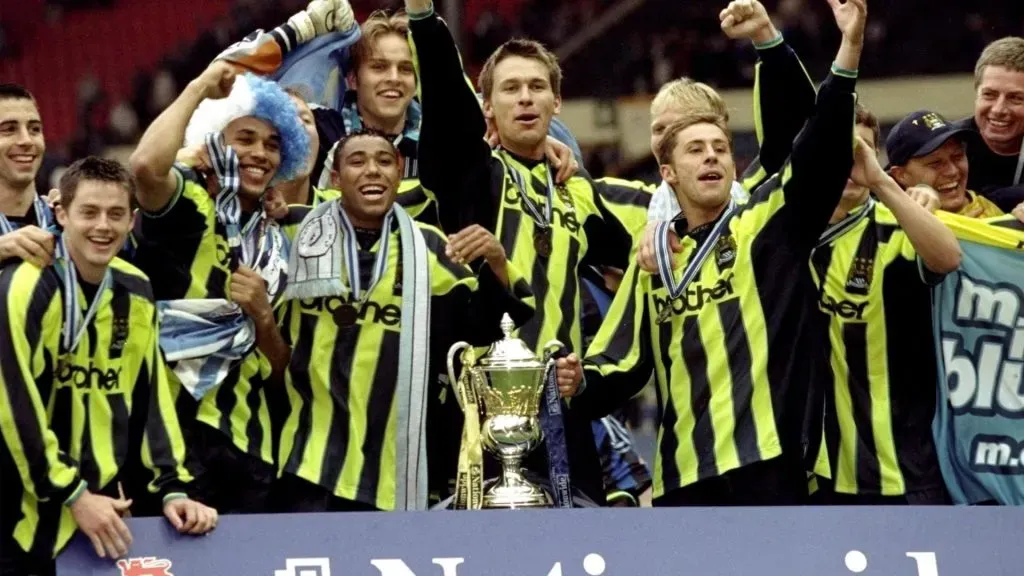 Manchester City celebrando el ascenso a First Division en 1999.