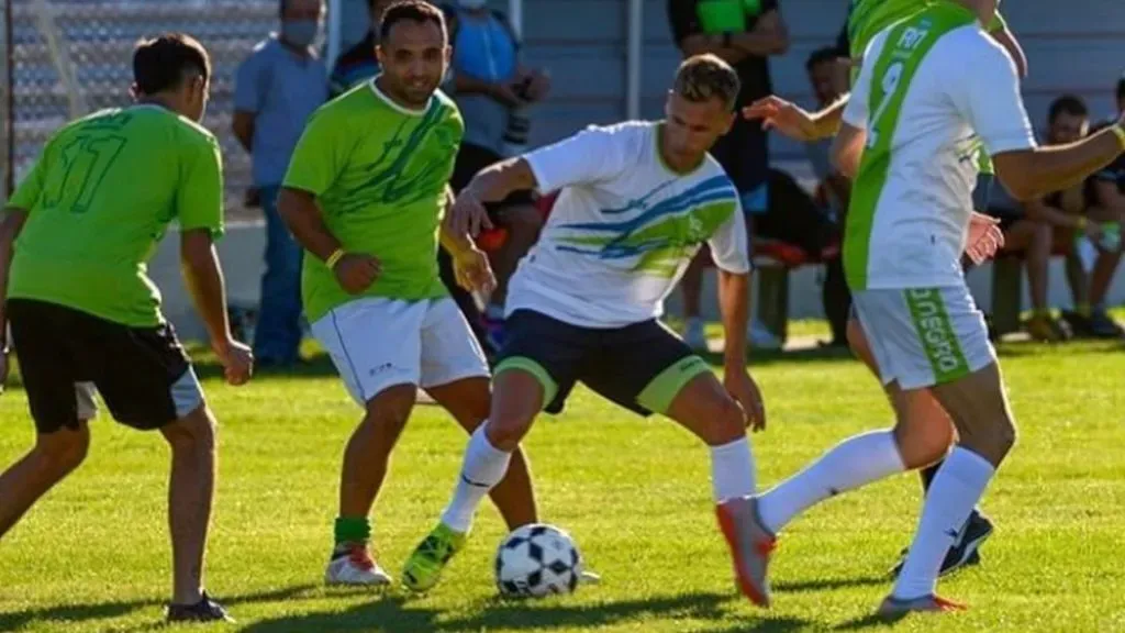 En los Pernía no es ‘el fútbol o los fierros’, es ‘el fútbol Y los fierros’.