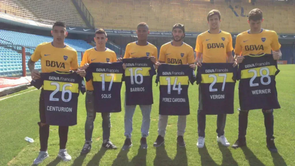 Nazareno Solís en su llegada a Boca. (Foto: @BocaJrsOficial)