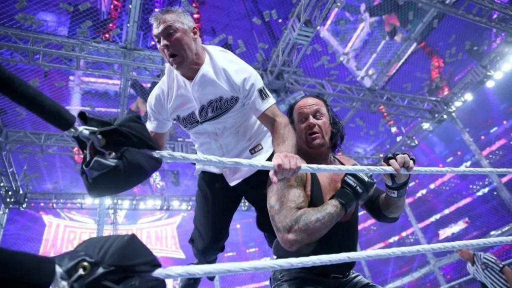 WrestleMania 32 en 2016, Undertaker enfrentó a Shane McMahon en aquella edición.
