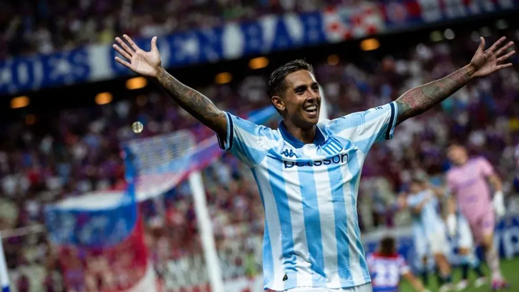 Agustín Almendra celebra un gol con Racing. (Getty Images)