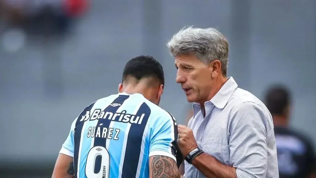 Foto: Lucas Uebel/Grêmio/Divulgação – Renato e Suárez: técnico e centroavante conversaram no Grêmio
