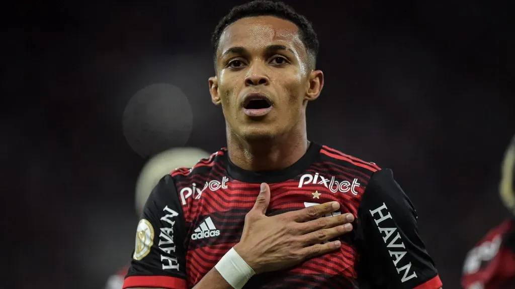 Lázaro ex-jogador do Flamengo comemora seu gol durante partida contra o Atletico-GO no estadio Maracana pelo campeonato Brasileiro A 2022. Foto: Thiago Ribeiro/AGIF