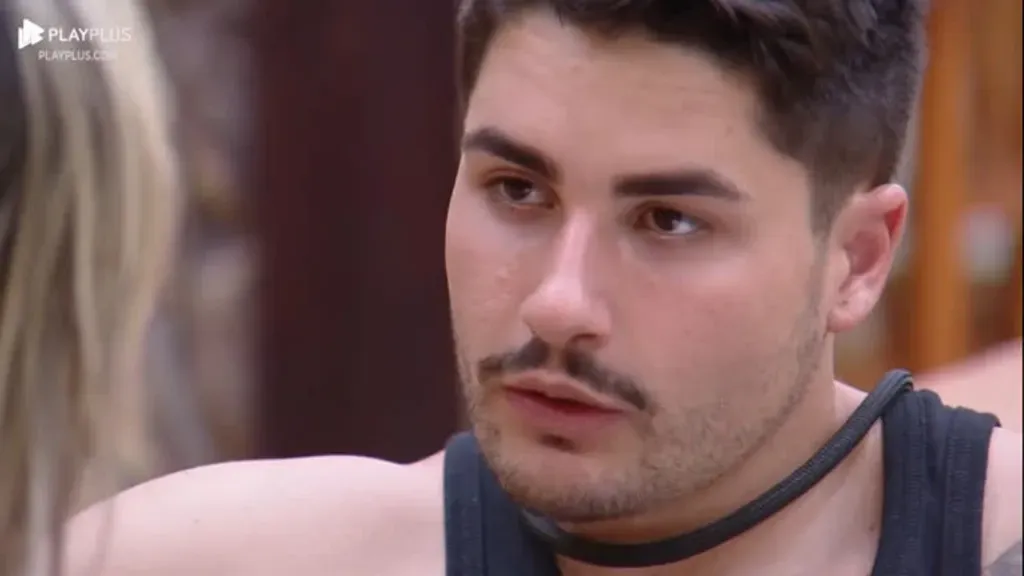 Lucas Souza faça sobre Roça. Reprodução: Record TV.