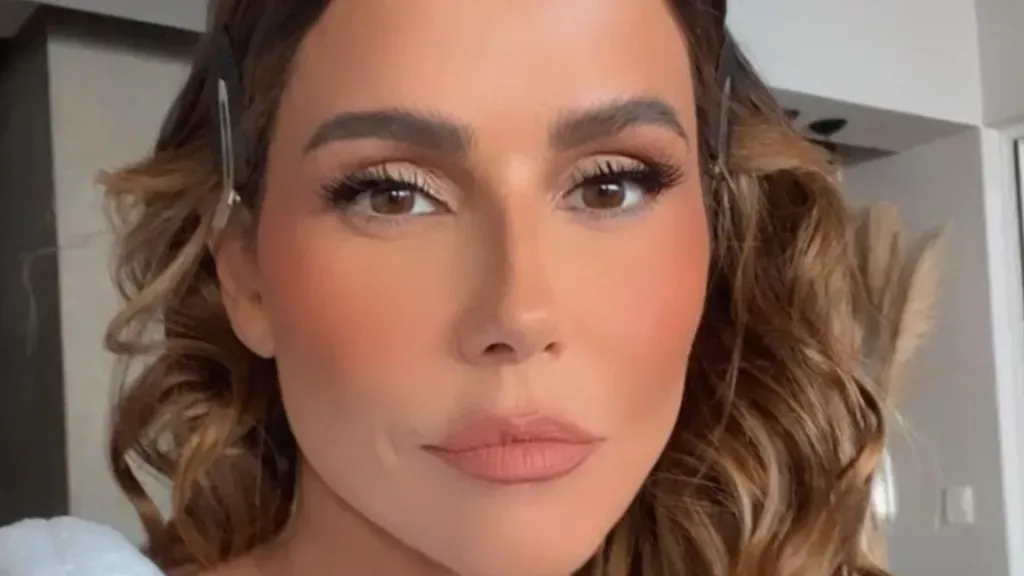 Deborah Secco fala sobre carreira. Reprodução: Instagram/Deborah Secco.