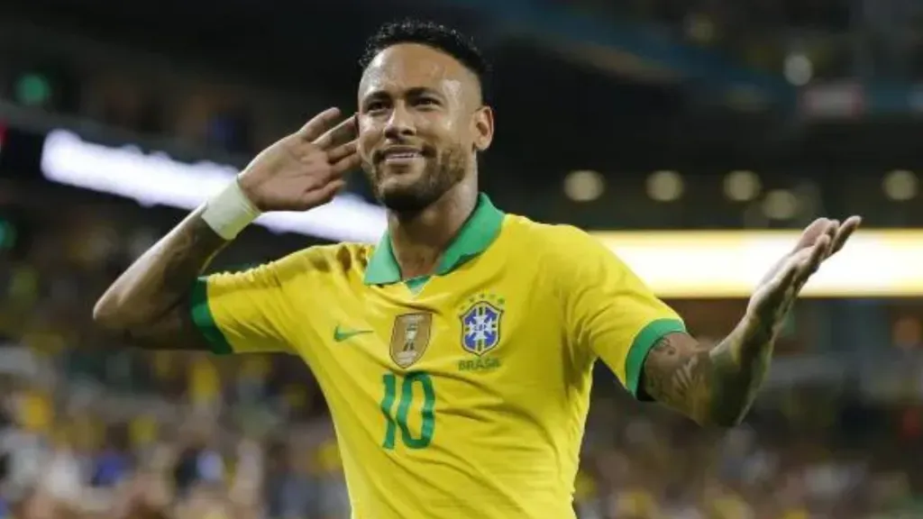 Neymar Jr. durante jogos em estádio – Foto: Michael Reaves/Getty Images