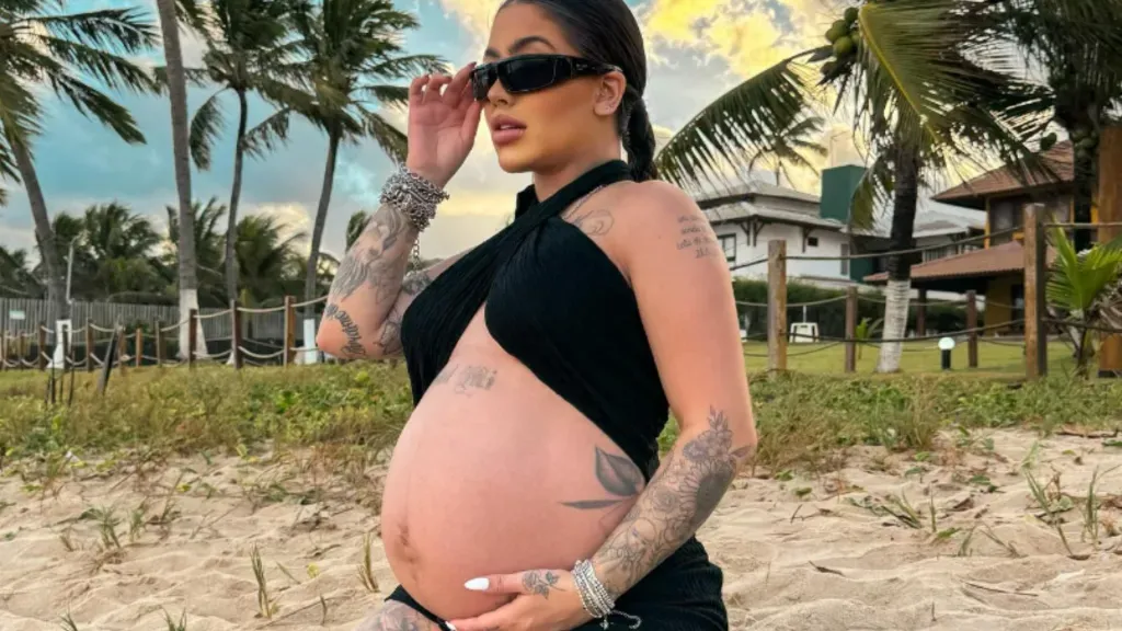 MC Mirella grávida de Serena. Reprodução/Instagram