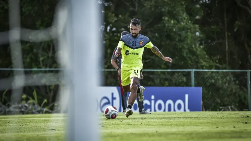 Wanderson em treino pelo Sport — Foto: Rafael Bandeira/Sport Recife