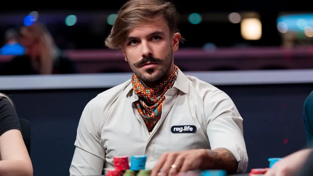 Yuri Martins é um dos melhores do Brasil no poker (Foto: Matthew Bergland/PokerNews)