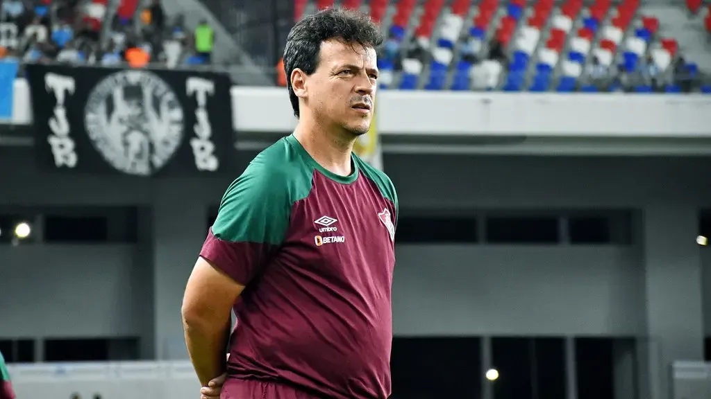 Fernando Diniz comandando o Fluminense – Foto: Mailson Santana