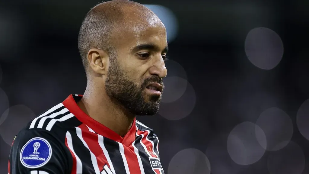 Lucas Moura aguarda negociação com o São Paulo e novidade veio nesta 4ª feira – Foto: Franklin Jacome/Getty Images