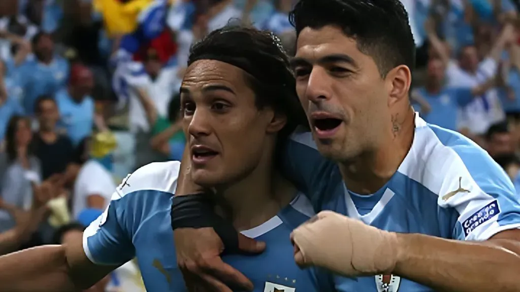 Cavani e Suárez comemorando gol da Seleção Uruguaia na Copa América de 2019 – Foto: Alexandre Schneider/Getty Images