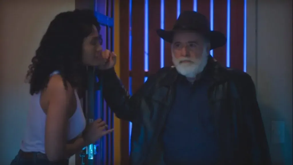 Aline recebe visita de Antônio. Foto: Reprodução/Globo