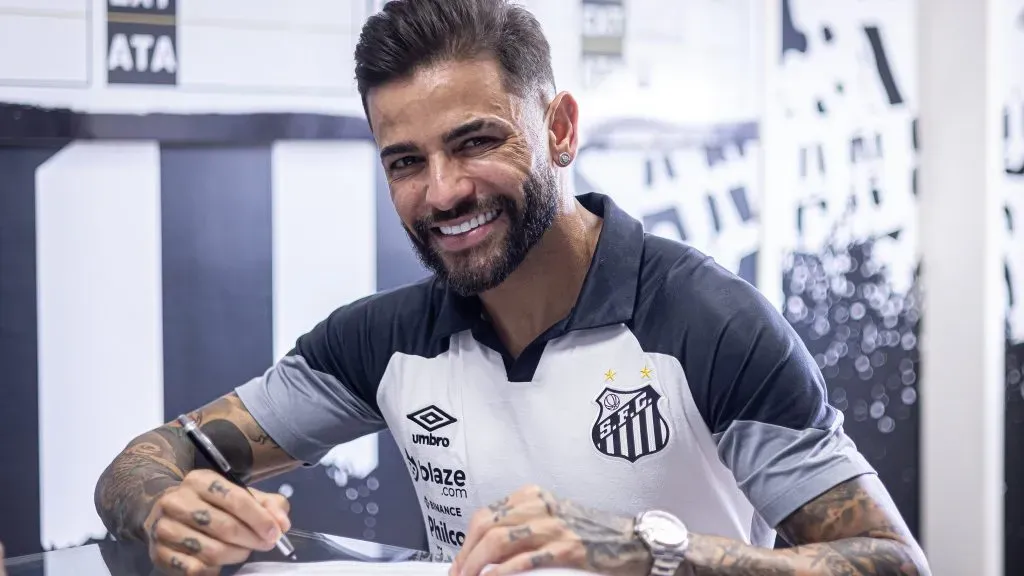 Junior Caiçara quando chegou ao Santos – Foto: Raul Baretta/ Santos FC.