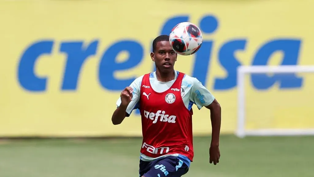 O jogador Estêvão, da SE Palmeiras, durante treinamento, na Academia de Futebol. (Foto: Cesar Greco/Palmeiras/by Canon)