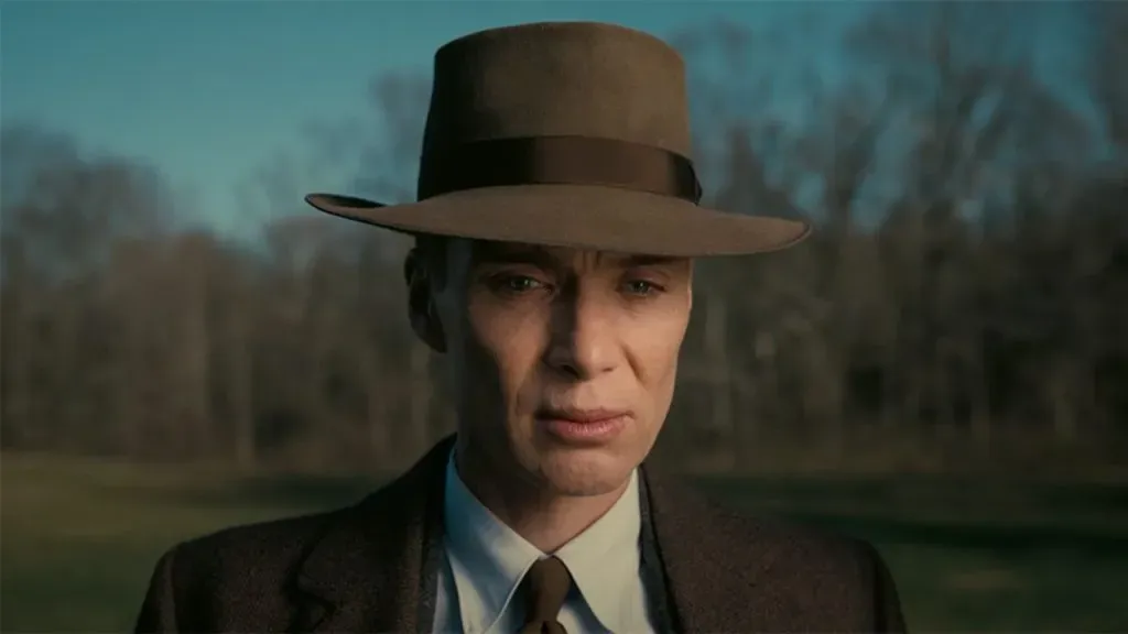 Cillian Murphy como Oppenheimer no filme de Christopher Nolan, indicado ao Globo de Ouro - Foto: Universal Pictures