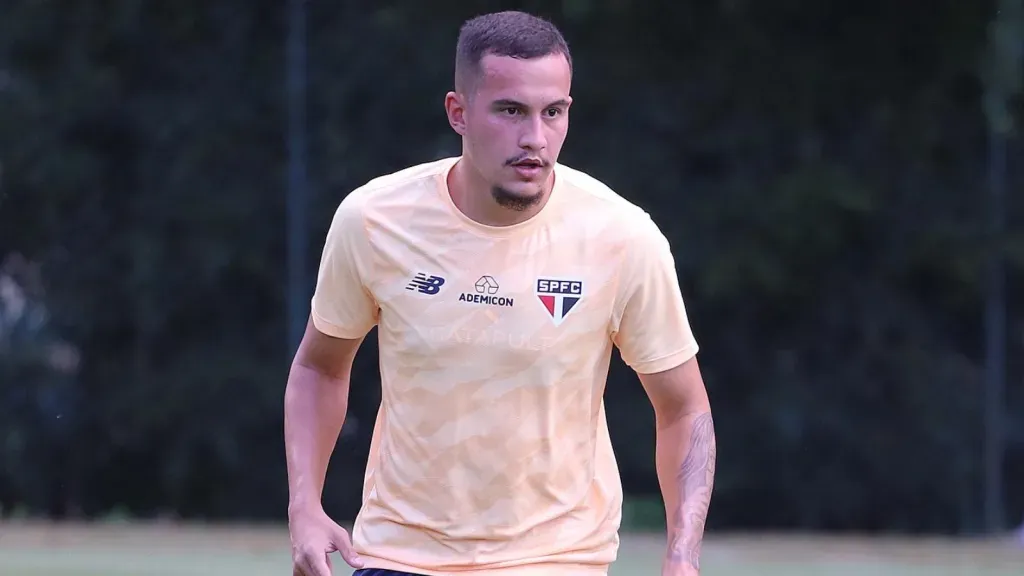 Matheus Belém durante treino no CT da Barra Funda – Foto: Divulgação/São Paulo