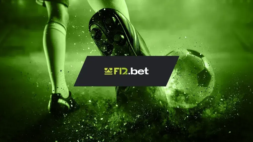 Imagem em tons de verde, com grande plano de atleta com chuteiras e bola de futebol, e logo da F12.bet