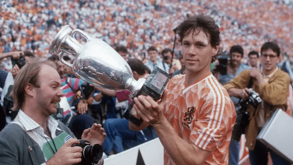 Van Basten foi artilheiro e campeão com a  Holanda na Euro 1988 (Foto: Sueddeutsche Zeitung Photo / Alamy Stock Photo)