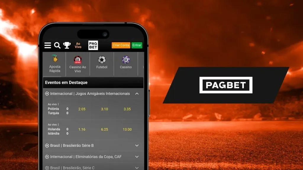 Imagem de divulgação da plataforma da Pagbet. À esquerda, smartphone demonstrando a interface, à direita, logo da Pagbet em branco e preto. 