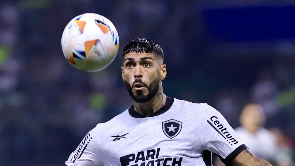 Barboza em ação contra o Palmeiras. Foto: Marcello Zambrana/AGIF