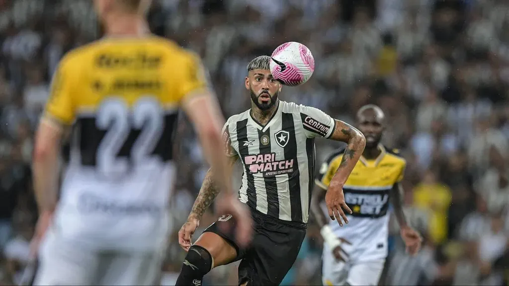 Narrador baixa a 5ª série e fala sobre Barboza do Botafogo: “Grande” 