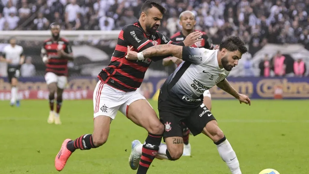 Fabrício Bruno e Yuri Alberto. Foto: Richard Callis/Sports Press Photo/SPP/IMAGO