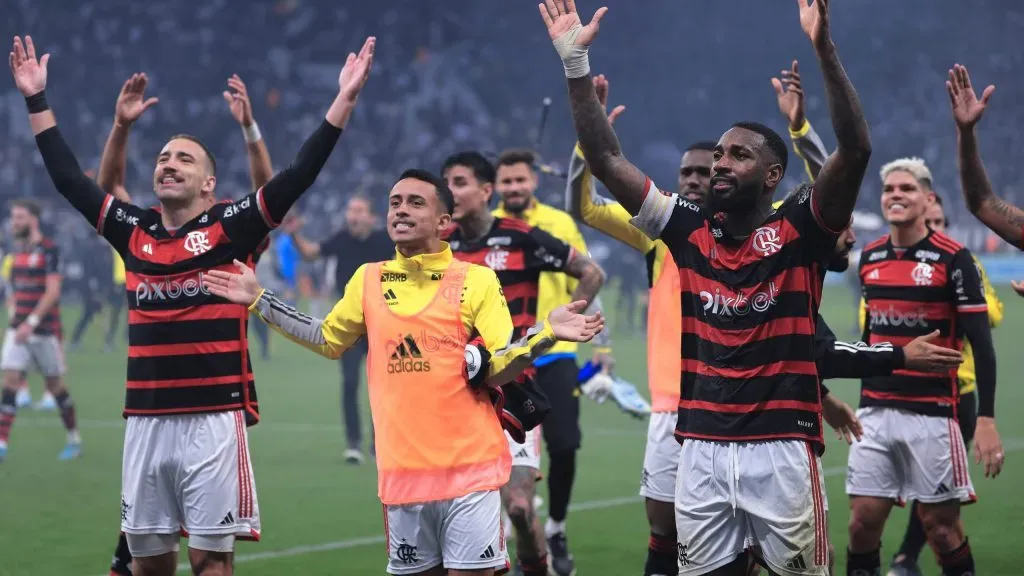 Jogadores do Flamengo comemorando. Foto: Ettore Chiereguini/AGIF