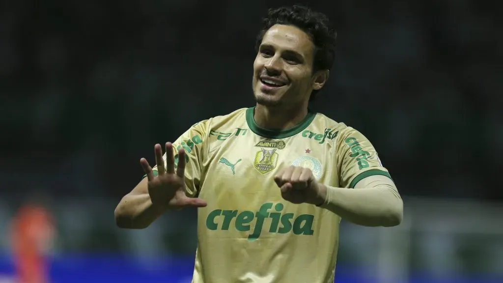 Raphael Veiga faz promessa ousada após marca histórica pelo Palmeiras